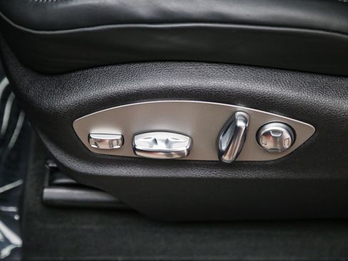 Certified 2026 Porsche Macan AWD/4WD image 25