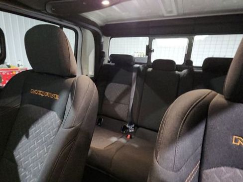 Used 2025 Jeep Gladiator Mojave image 12