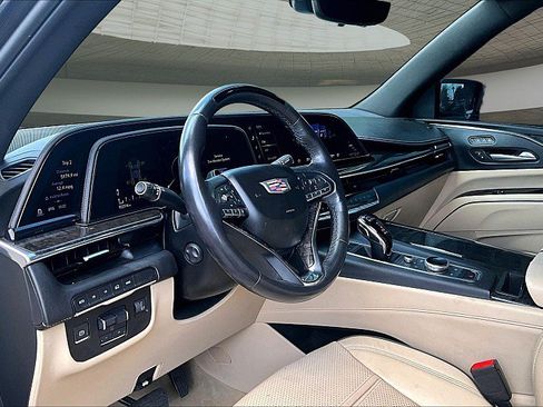 Used 2023 Cadillac Escalade Premium Luxury w/ Performance Package AWD/4WD image 10