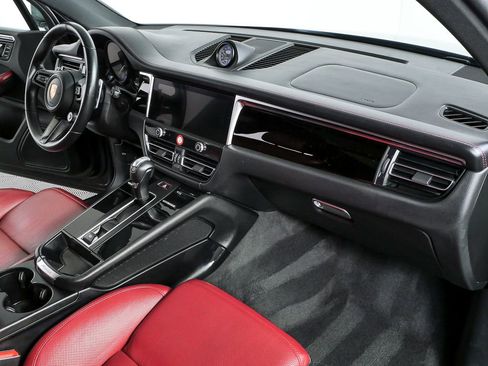 Certified 2024 Porsche Macan image 24