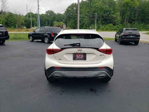 Used 2018 INFINITI QX30 Premium w/ Technology Package AWD/4WD image 5