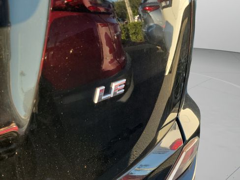 Used 2017 Toyota RAV4 LE FWD image 19
