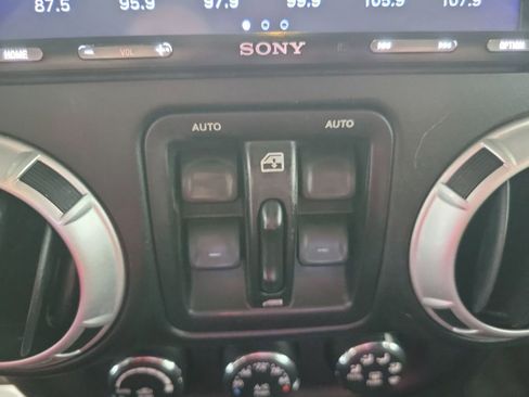 Used 2016 Jeep Wrangler Unlimited Rubicon image 34