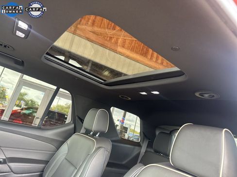 Used 2023 Chevrolet Traverse Premier FWD image 6