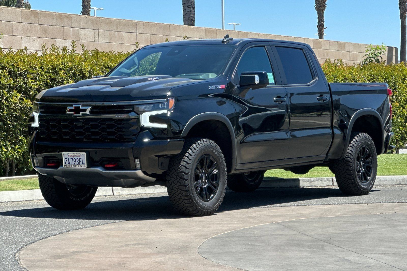 Used 2025 Chevrolet Silverado 1500 ZR2 w/ Technology Package AWD/4WD image 8