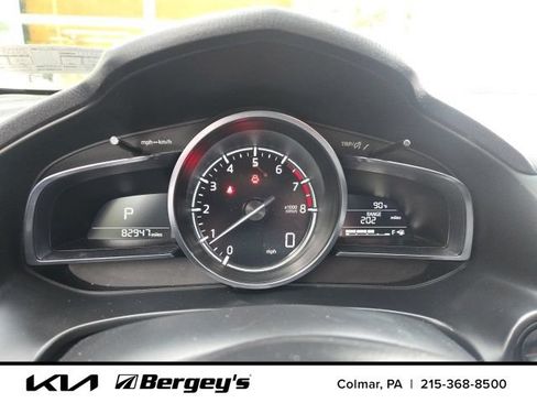 Used 2018 MAZDA MAZDA3 Grand Touring w/ Premium Equipment Package FWD image 3