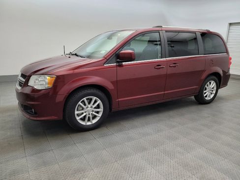 Used 2019 Dodge Grand Caravan SXT FWD image 2
