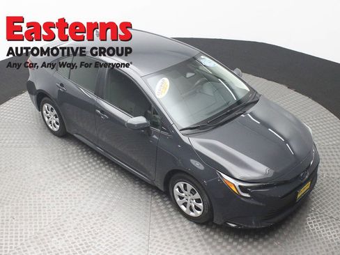 Used 2023 Toyota Corolla LE image 3