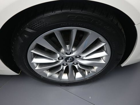 Used 2019 INFINITI Q50 Luxe w/ Essential Package (3.0T Luxe) AWD/4WD image 13