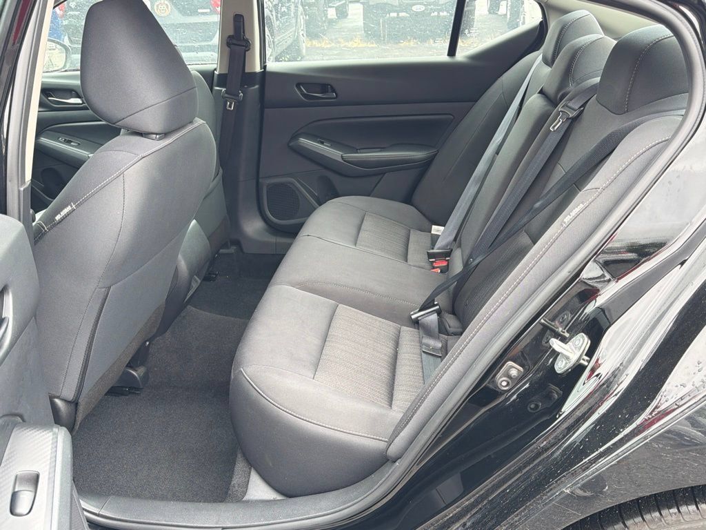 Used 2025 Nissan Altima 2.5 SV FWD image 14