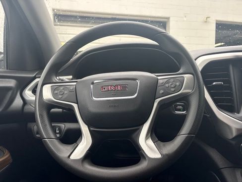 Used 2023 GMC Acadia SLE w/ Driver Convenience Package FWD image 12