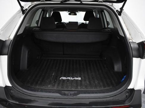 Used 2020 Toyota RAV4 LE image 8