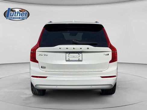 Used 2022 Volvo XC90 T6 Momentum AWD/4WD image 4
