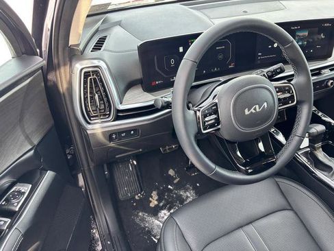 Used 2025 Kia Sorento SX image 11