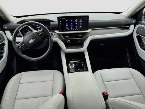 Used 2025 Ford Explorer Platinum w/ Ultimate Package AWD/4WD image 27