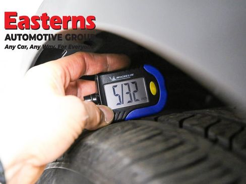 Used 2022 Tesla Model Y Long Range AWD/4WD image 24