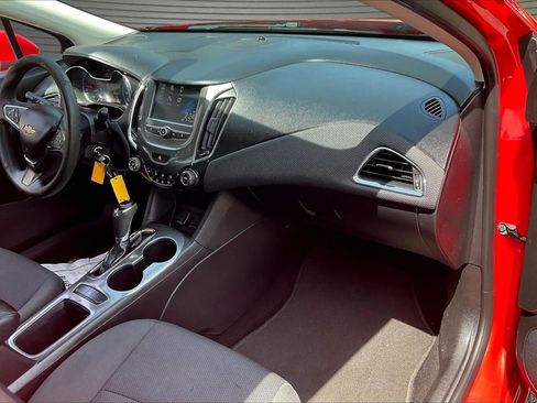 Used 2017 Chevrolet Cruze LT FWD image 25
