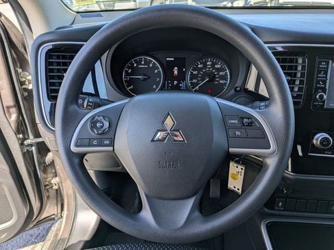 Used 2020 Mitsubishi Outlander AWD image 9