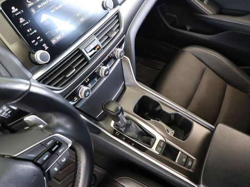 Used 2018 Honda Accord Sport image 39