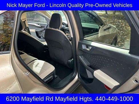 Used 2020 Ford Escape SE image 25