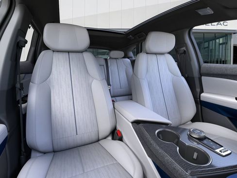 New 2026 Cadillac Optiq Luxury 2 image 16