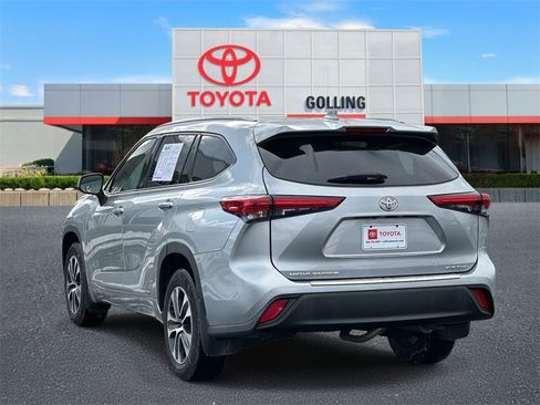 Used 2022 Toyota Highlander XLE image 4