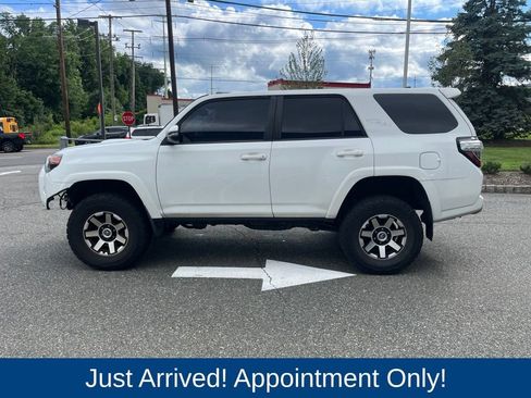 Used 2021 Toyota 4Runner TRD Off-Road Premium w/ Moonroof Package AWD/4WD image 4