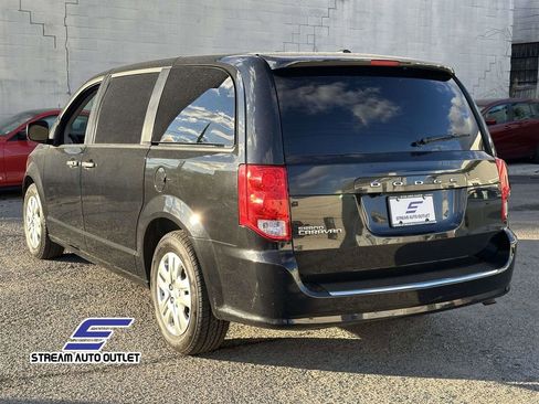 Used 2019 Dodge Grand Caravan SE w/ UConnect Hands-Free Group image 8