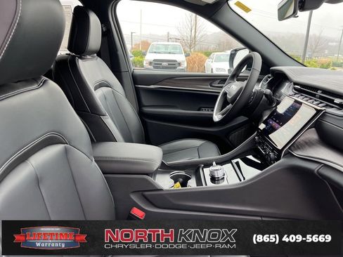 New 2025 Jeep Grand Cherokee L Limited image 29