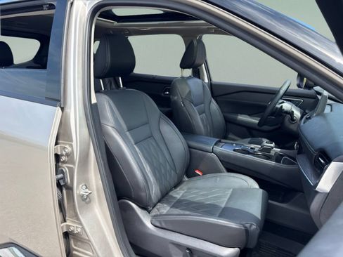 Used 2025 Nissan Rogue Platinum w/ Platinum Premium Package FWD image 23