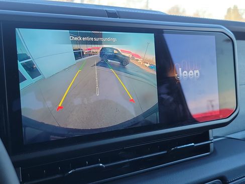 Used 2025 Jeep Wrangler Unlimited Sahara image 17