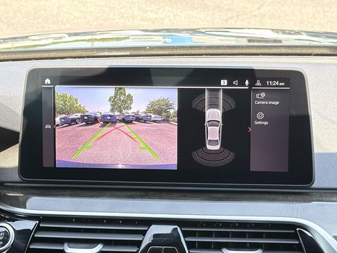 Certified 2023 BMW 530e xDrive w/ Premium Package AWD/4WD image 4
