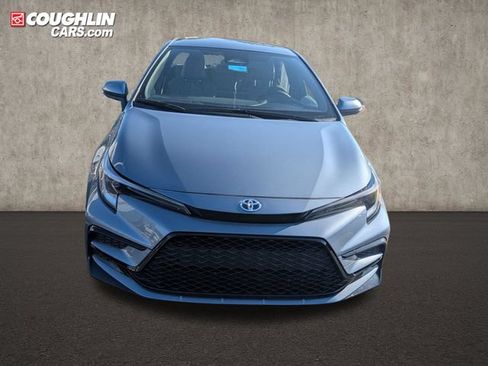 Used 2025 Toyota Corolla SE w/ Convenience Package FWD image 2
