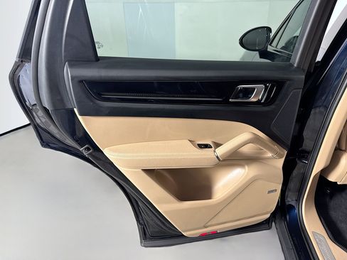 Used 2021 Porsche Cayenne S image 25
