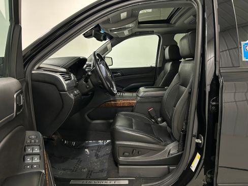 Used 2020 Chevrolet Suburban Premier image 4