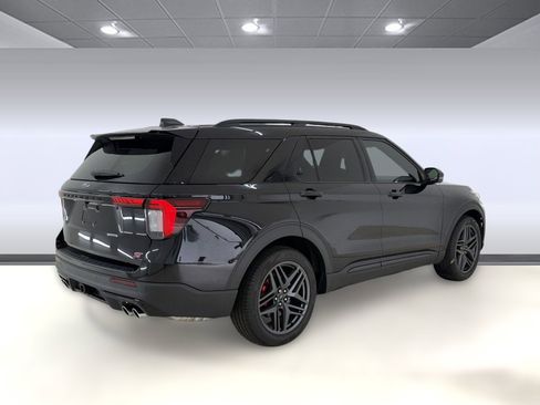 Certified 2025 Ford Explorer ST image 9