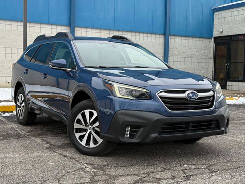 Used 2022 Subaru Outback Premium AWD/4WD image 3