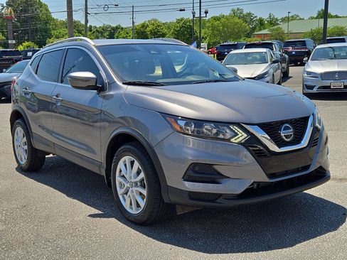 Used 2020 Nissan Rogue Sport SV FWD image 4