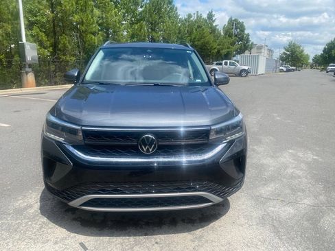 Used 2024 Volkswagen Taos SE FWD image 10