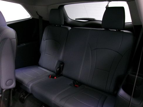 Used 2021 Buick Enclave Essence image 10