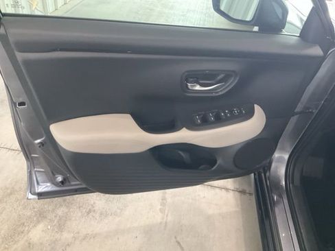 Certified 2026 Honda HR-V LX image 4