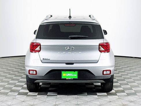 Used 2024 Hyundai Venue SEL FWD image 7