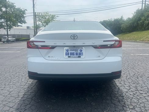 Used 2025 Toyota Camry LE FWD image 5