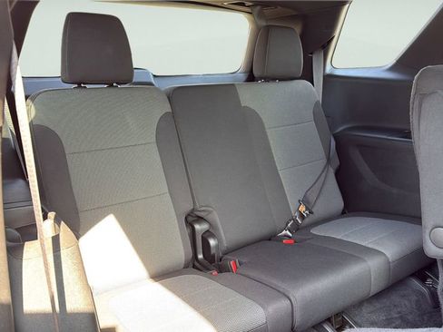 Used 2023 Chevrolet Traverse LT FWD image 12