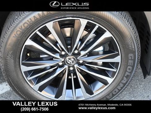 Used 2025 Toyota Grand Highlander AWD Hybrid image 23