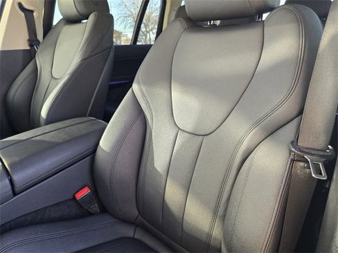 Used 2021 BMW X7 xDrive40i w/ Premium Package image 15