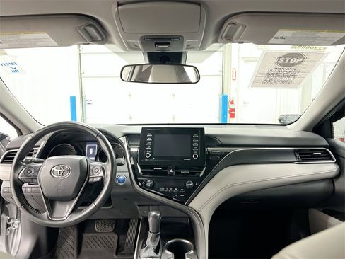 Used 2021 Toyota Camry SE image 10