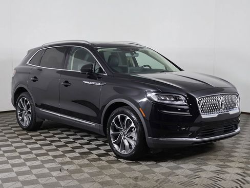 Used 2023 Lincoln Nautilus Reserve AWD/4WD image 2