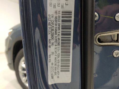 Used 2020 Jeep Cherokee Latitude Plus w/ Comfort/Convenience Group AWD/4WD image 32