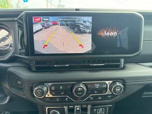 New 2026 Jeep Wrangler Unlimited Sahara AWD/4WD image 13
